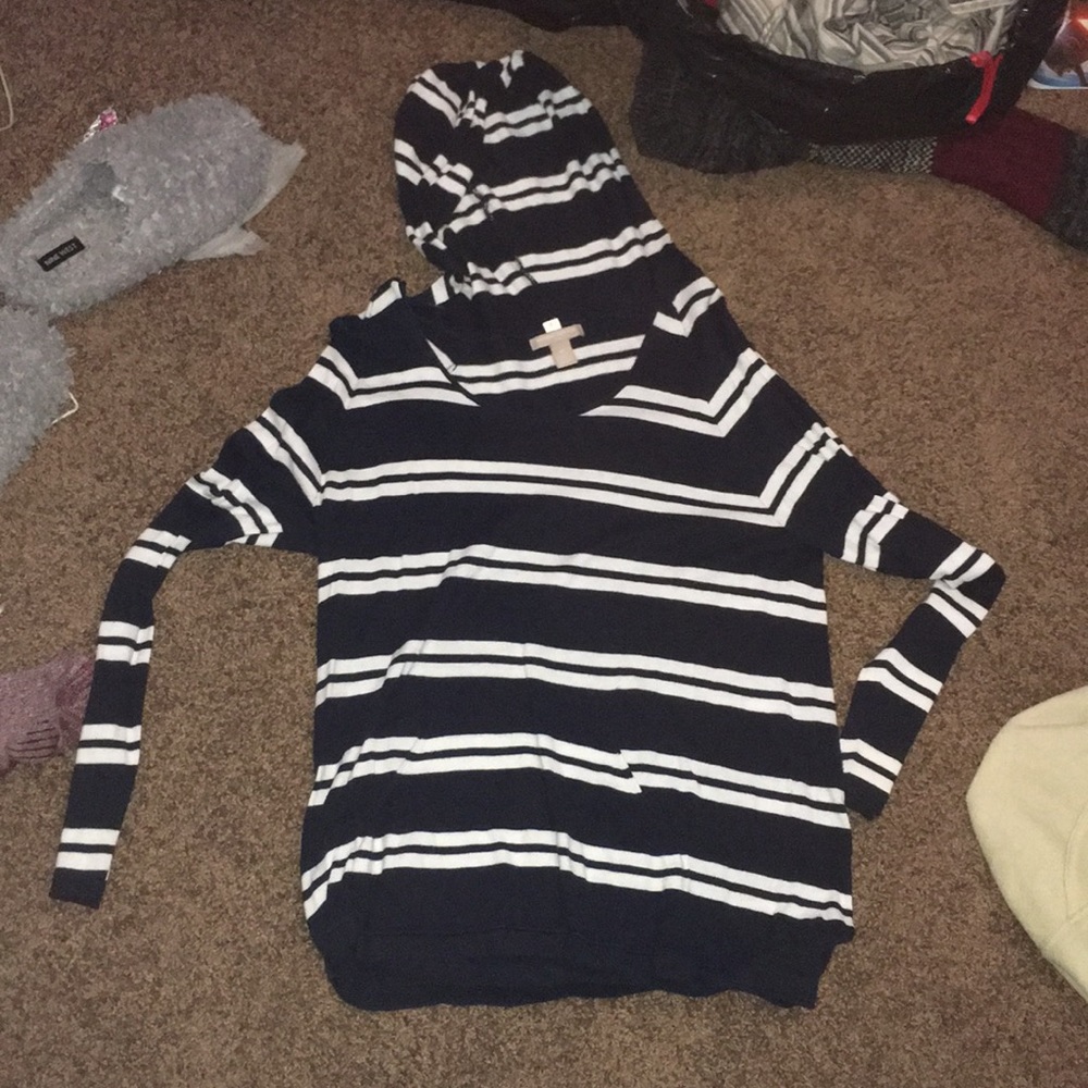loose long sleeve shirt with hood